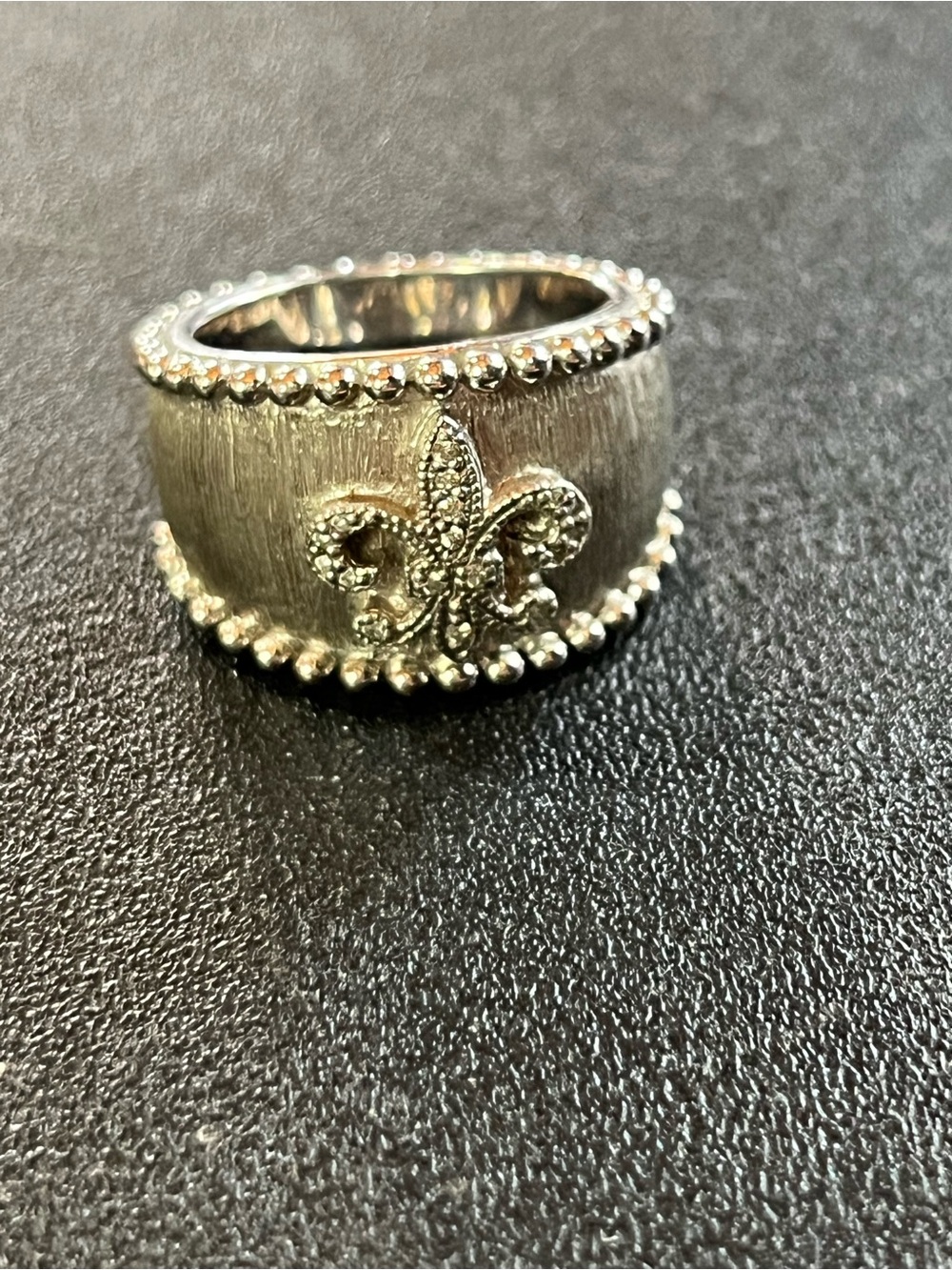 925 JHF Fleur-de-lis ring w/ brushed finish, beaded edging. Sz 6.5.